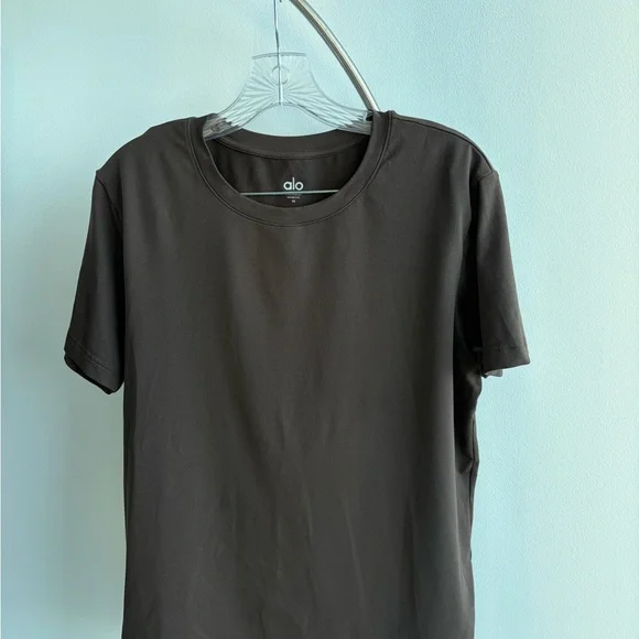 ALO Yoga Matching Set Men's brown Short Sleeve Tee & short - Picture 1 of 12